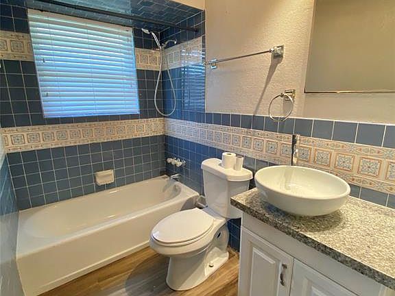4th image of 2704 Whitson Way