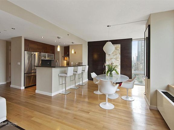 3rd image of 225-227 W 60th St #18E