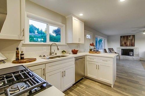 3rd image of 603-3 Sunset Dr #1-3