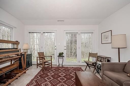 4th image of 10 Ipswich Woods Dr