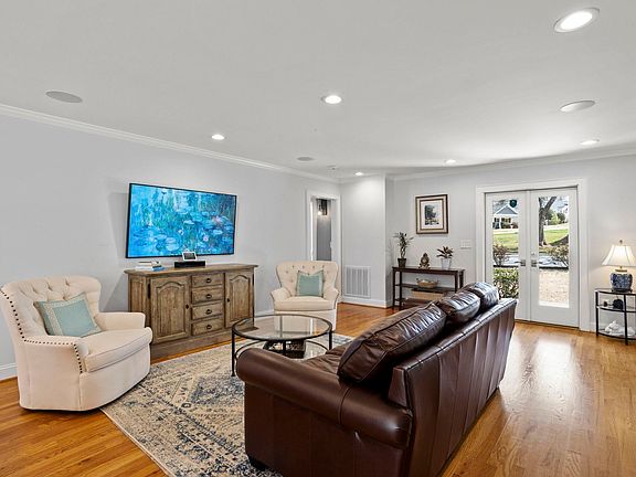 4th image of 102 Rice St