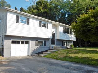 123 Rolling Meadows Rd, Middletown, NY 10940