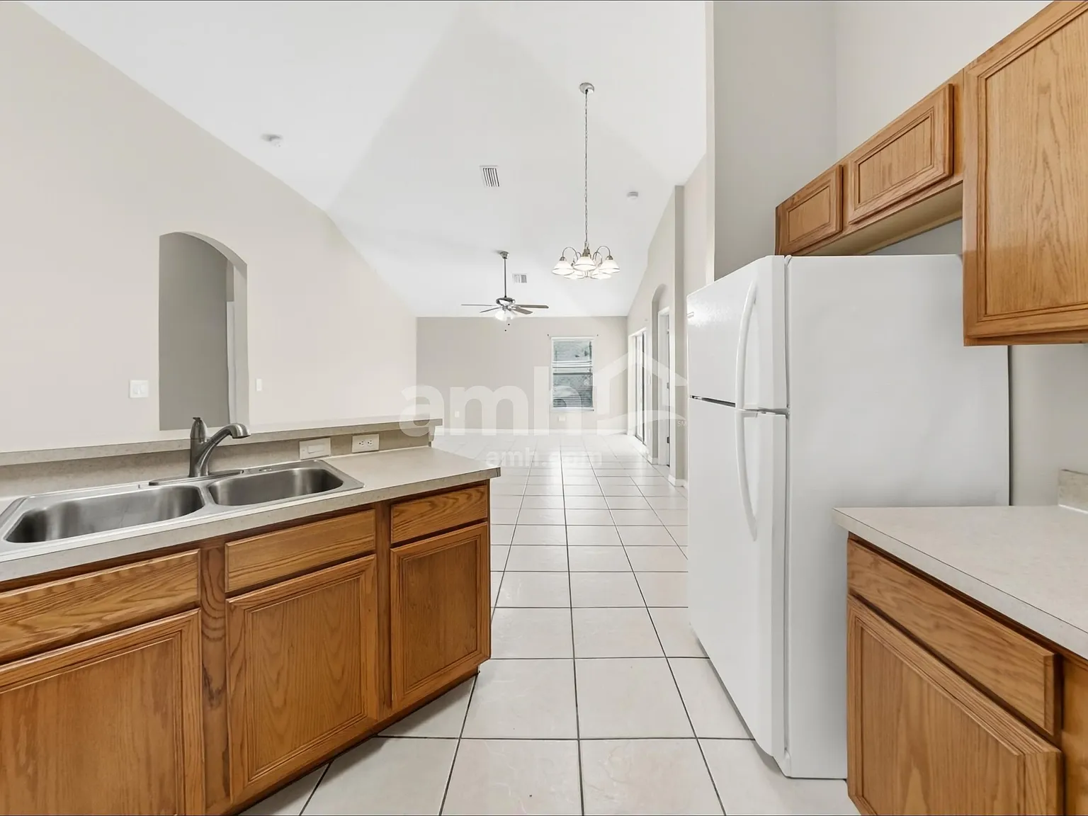 3 bed, 2.0 bath, 1598 sqft, $2,255 — Photo 4