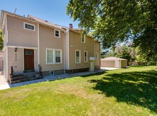 6950 N Seeley Ave, Chicago, IL 60645