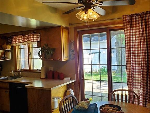 3rd image of 609 Kathryn Dr
