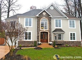 604 Gibson Dr SW, Vienna, VA 22180