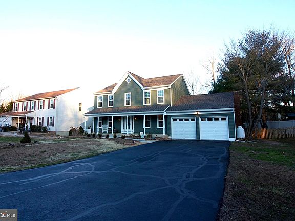 3rd image of 27 Snow Meadow Ln