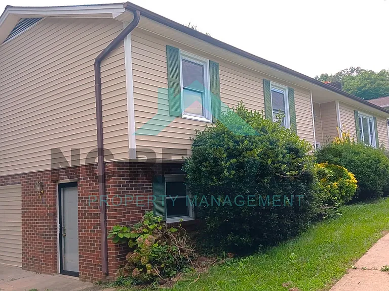 730 Motor Rd — Photo 4