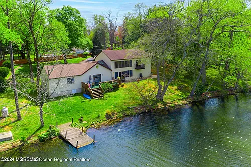 209 Pond Rd Photo 1
