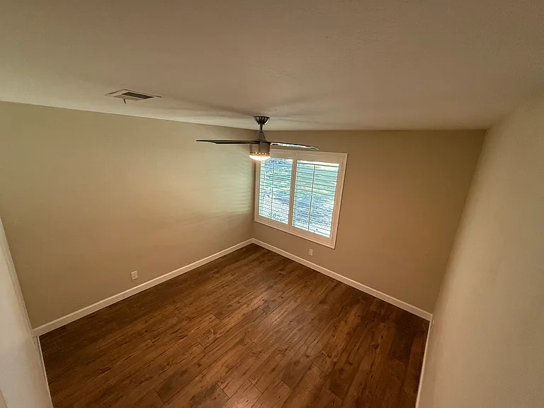412 Sycamore Cir — Photo 16