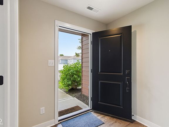 4th image of 2945 Bolton Square Blvd