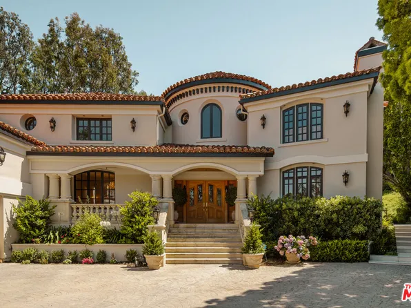 3829 Hayvenhurst Dr, Encino, CA 91436