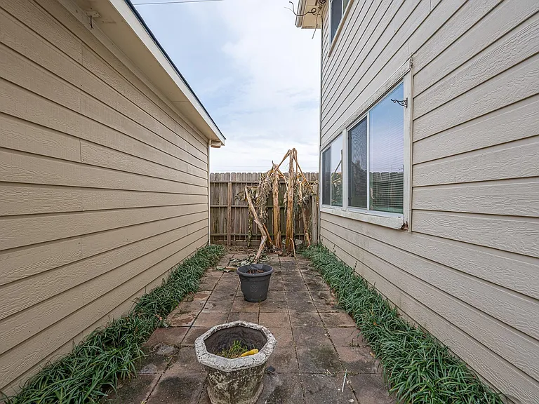 6247 Elton Knolls St — Photo 24
