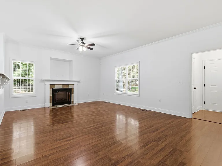 80 Valor Cir — Photo 4