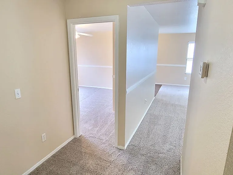 435 W Fabens Ln — Photo 16