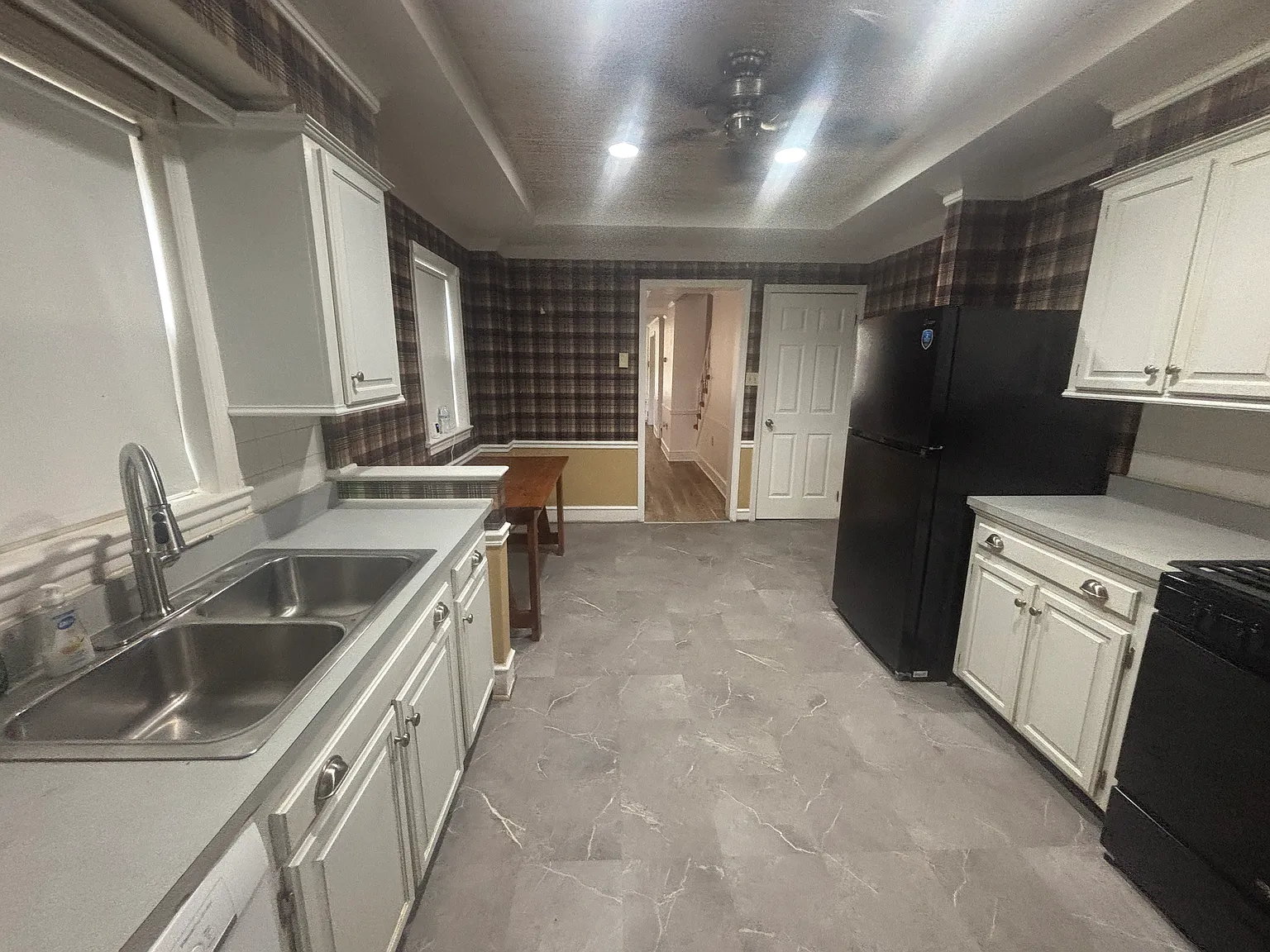 5 bed, 1962 sqft, $1,500 — Photo 2
