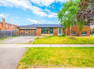 7201 Sigsbee Dr, Mississauga, ON L4T3L6