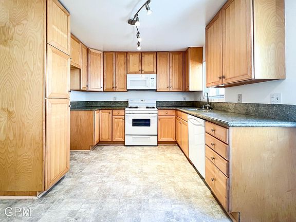 4th image of 137 Carr Dr #3