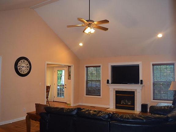 6913 catalpa springs dr(LR3)