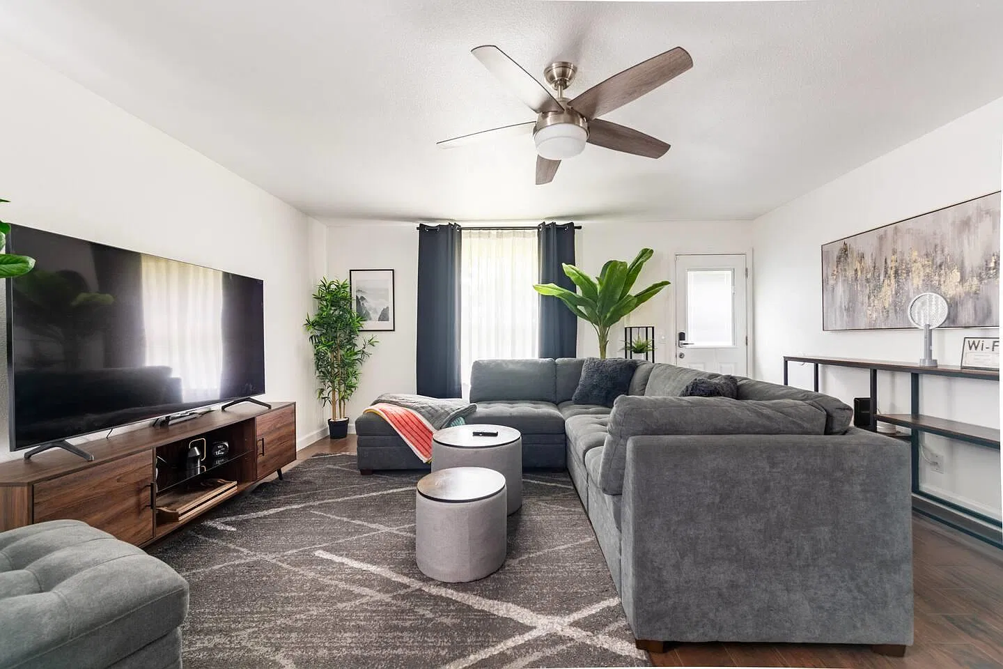 3 bed, 2.0 bath, 1511 sqft, $2,750 — Photo 2