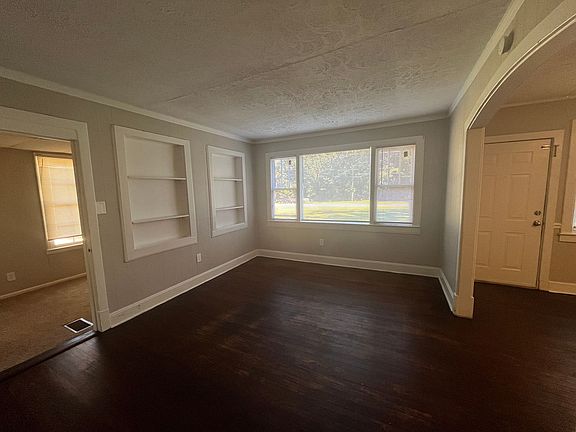 4th image of 9651 Lehigh Ave
