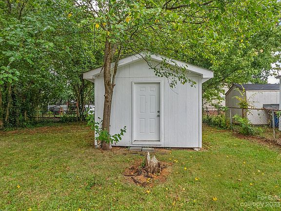 5th image of 906 Eastwood Dr