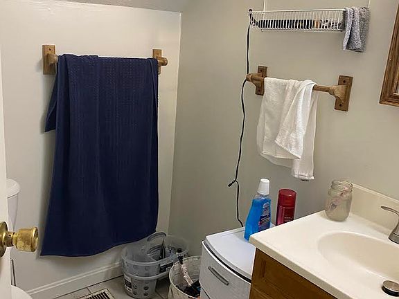 5th image of 301 S Rogers St #301