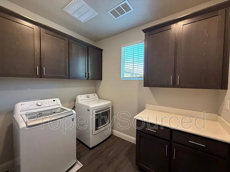 948 Posey St — Photo 41