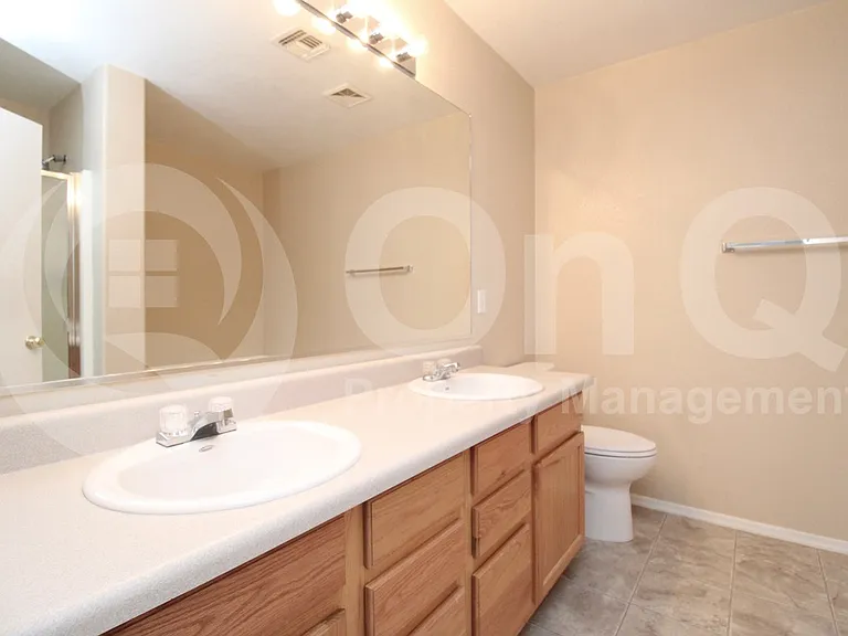 699 E Springfield Pl — Photo 19