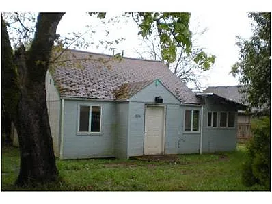 1618 Bridge St photo 1