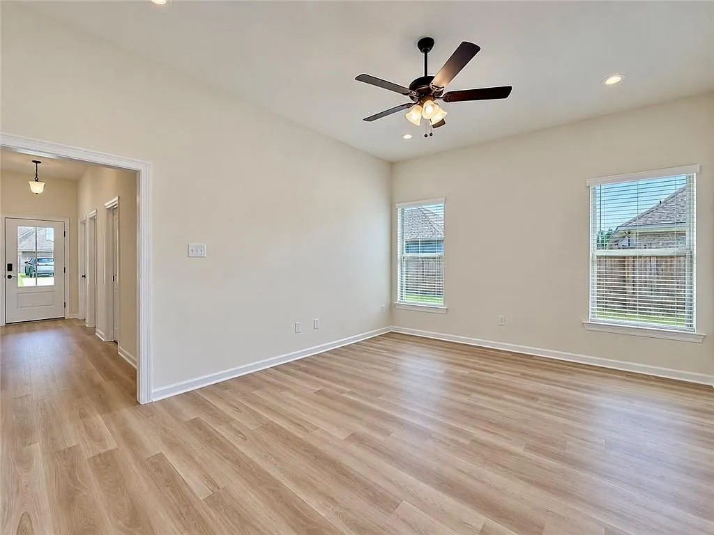 4 bed, 2.5 bath, 1782 sqft, $2,200 — Photo 2