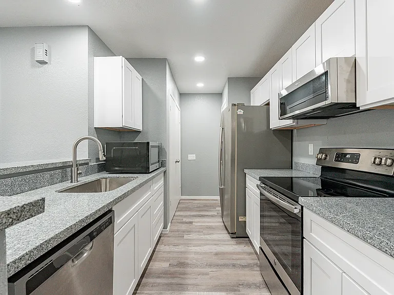 2035 S Elm St #109 — Photo 13