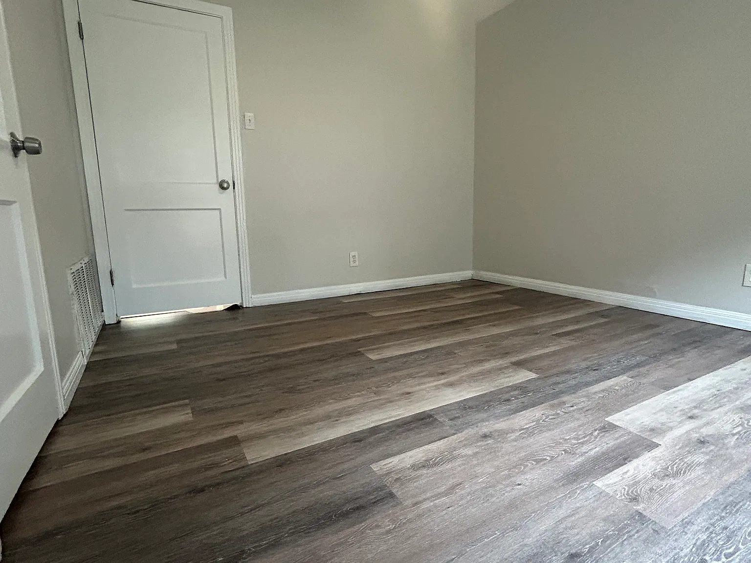 3 bed, 1000 sqft, $1,100 — Photo 4