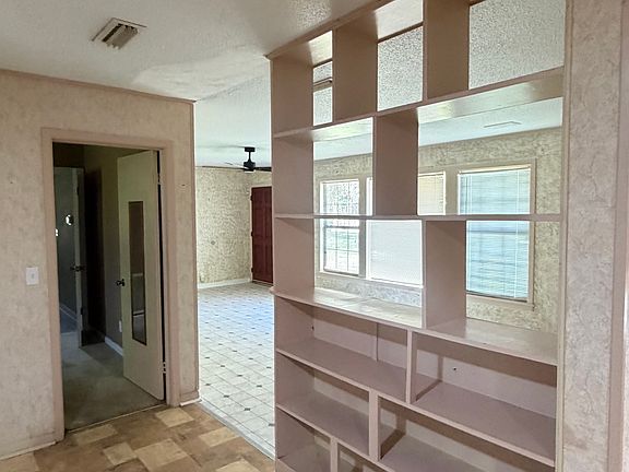 4th image of 1316 Mendheim Dr
