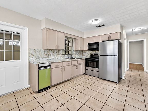 4th image of 3707 W Gray St #1