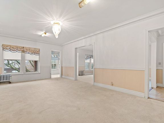 3rd image of 1031 E Hyde Park Blvd #3
