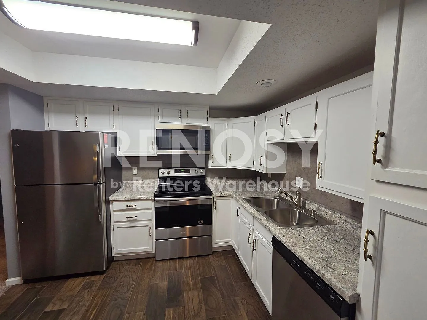Available September 16th 2 Bedroom 2 Bath Condo in Crystal — Photo 4
