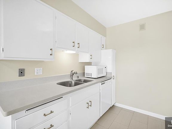 2nd image of 3045 Los Prados St