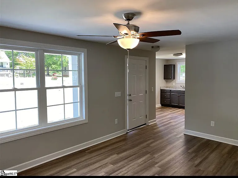 410 S Texas Ave — Photo 3