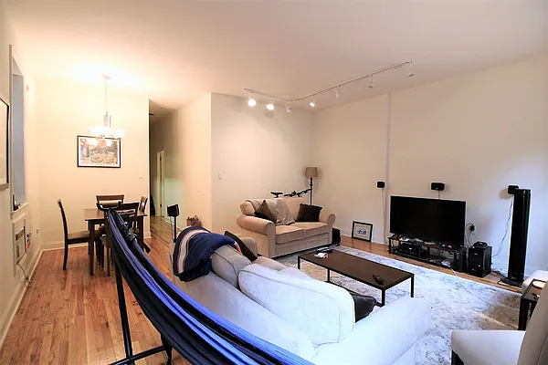 Rented by City Connections Realty | media 11