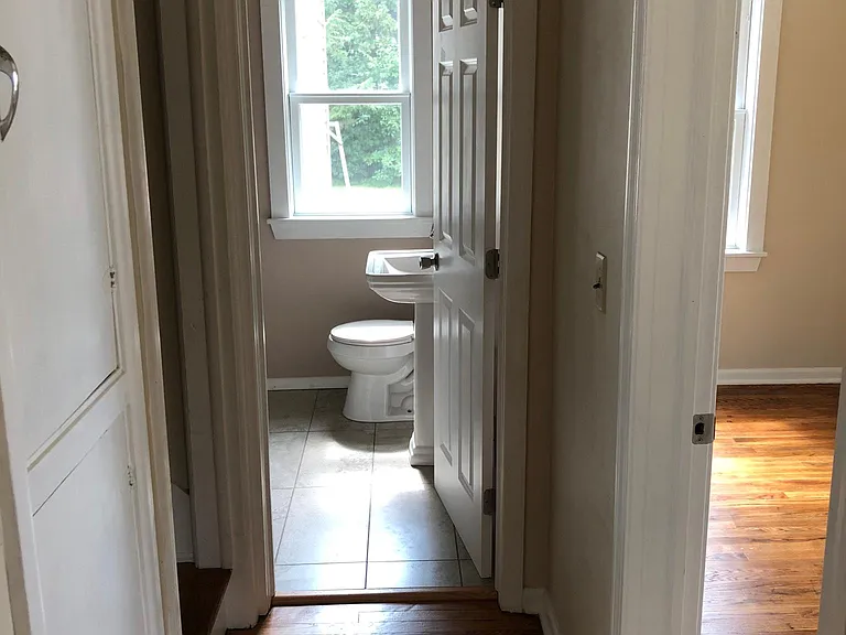 91 Airport Pkwy — Photo 18