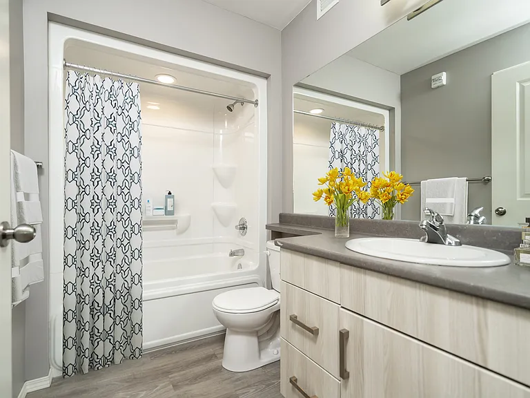 2096 De Vries Ave — Photo 22