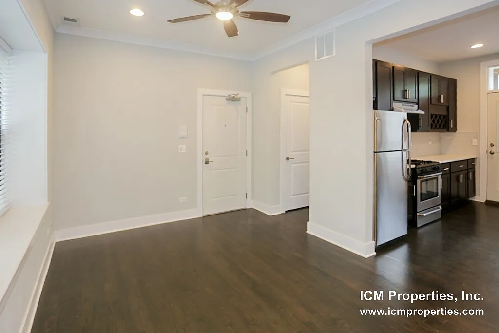 3 bed, 1.5 bath, 1370 sqft, $2,950 — Photo 2