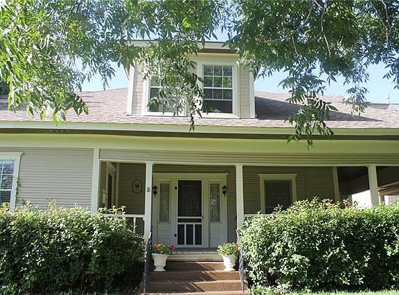 2nd image of 410 Maple St