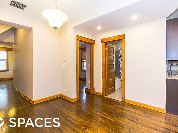 4th image of 2647 N Sacramento Ave #Unt2649-3