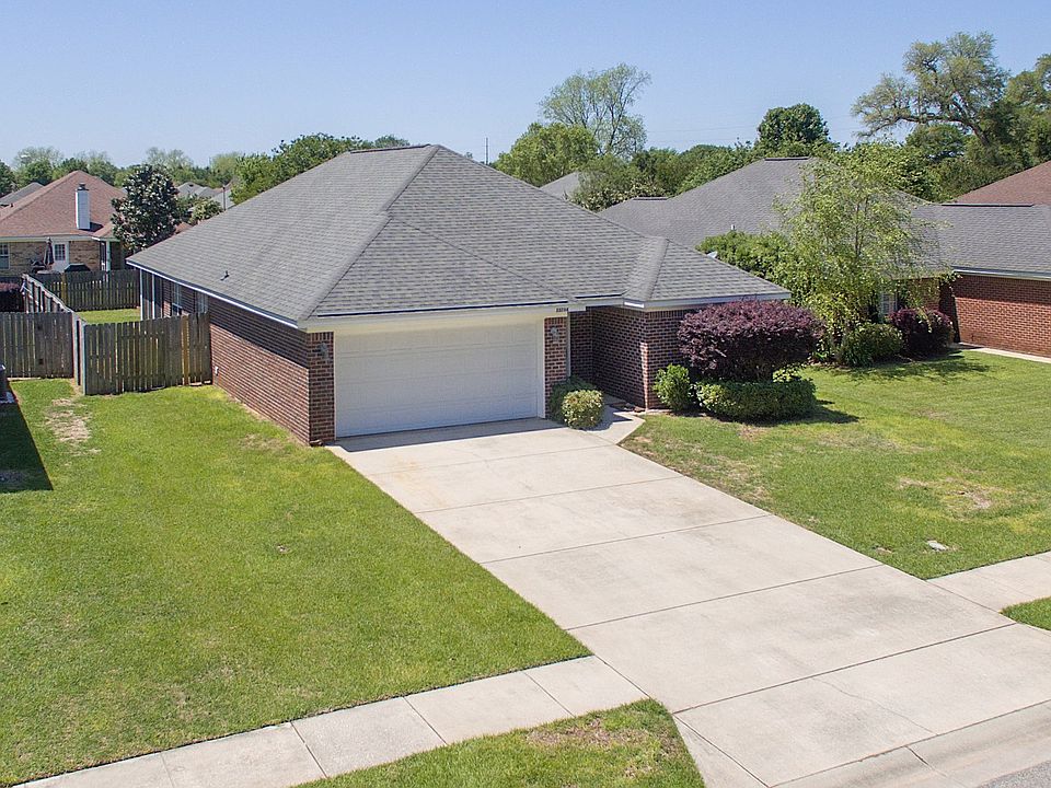 Newly Updated 4/2.5 Home