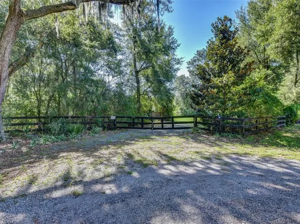 1550 Winchester Lake Dr, De Leon Springs, FL 32130