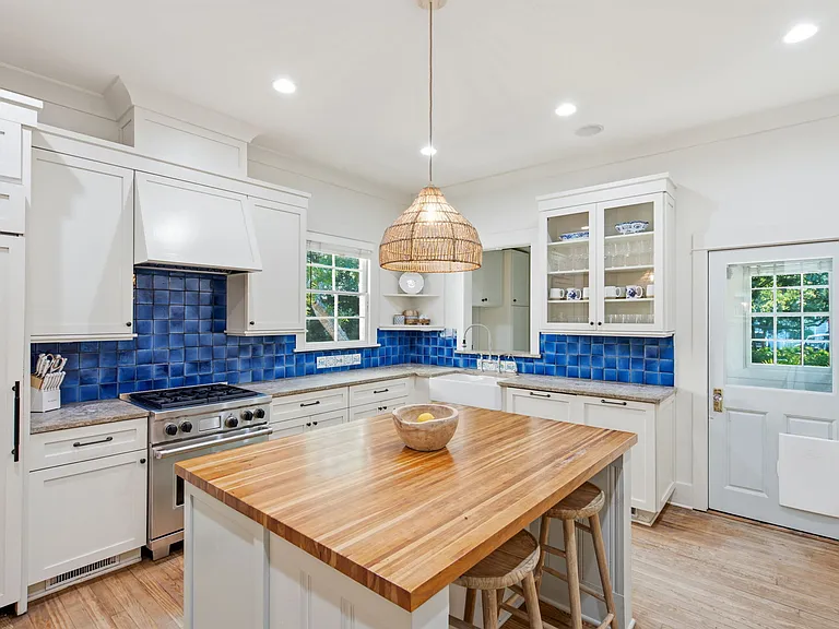 2424 Middle St — Photo 10