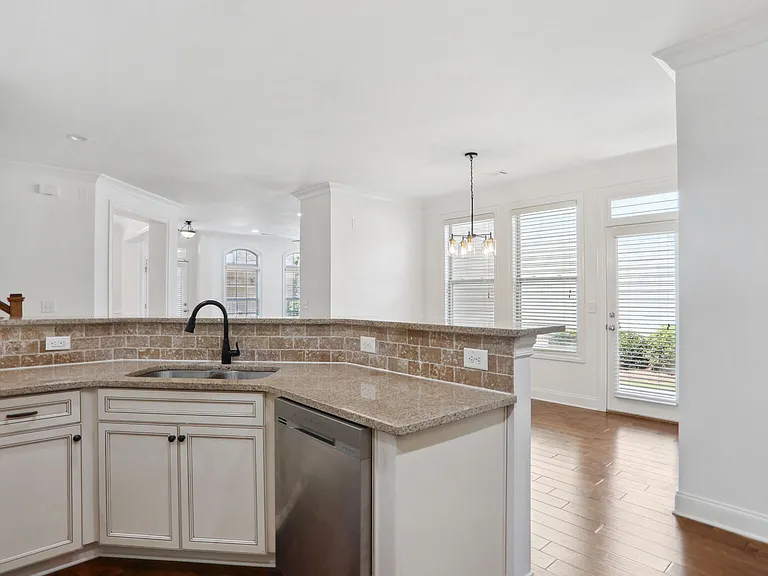 3951 Baverton Dr — Photo 8