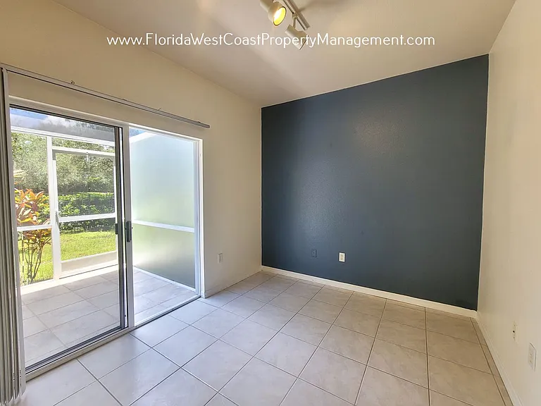 7654 Plantation Cir — Photo 16